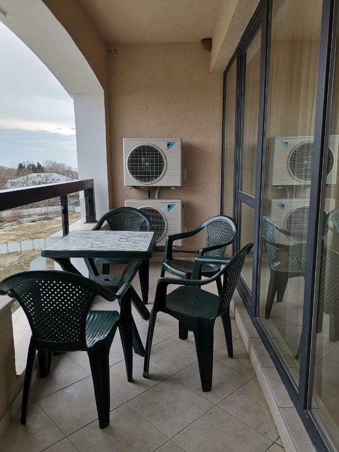 Cozy Apartment By The Sea Saints Constantine and Helena Exterior photo
